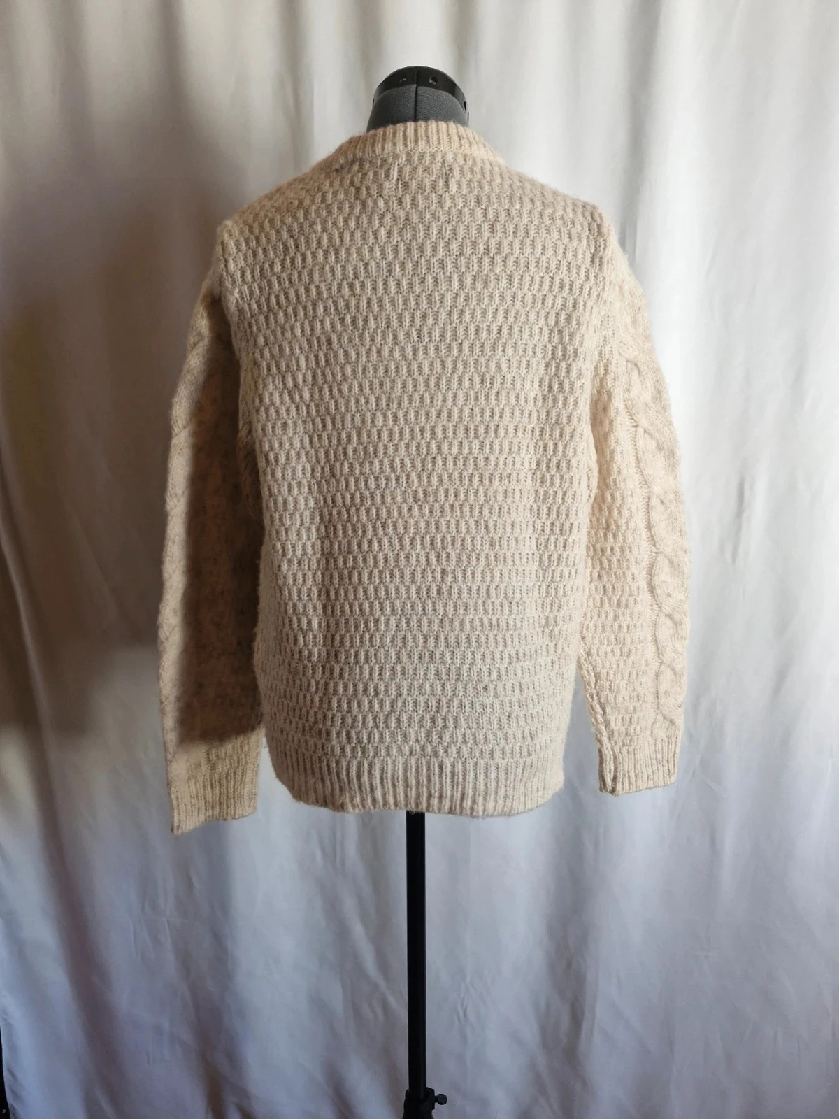 Torn Pieces cream sweater XS thick knit – photo 4